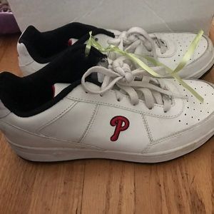 Boys size 5 1/2 Phillies reebox sneakers